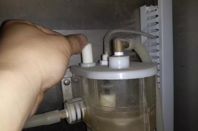 激情AV青青草水位水杯