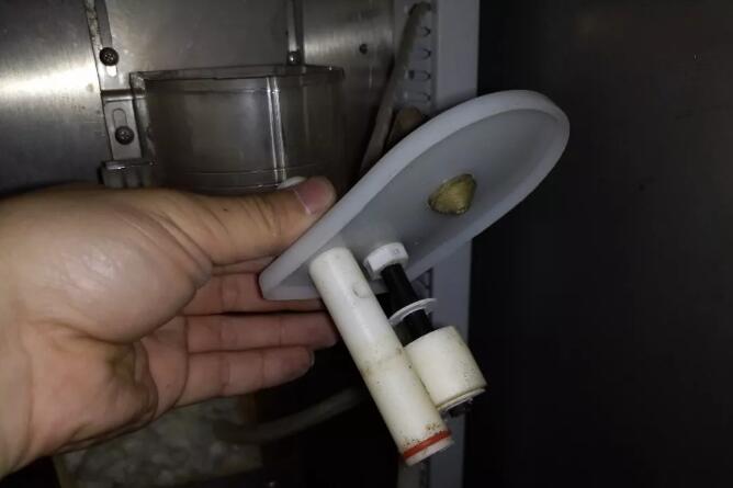 激情AV青青草水箱